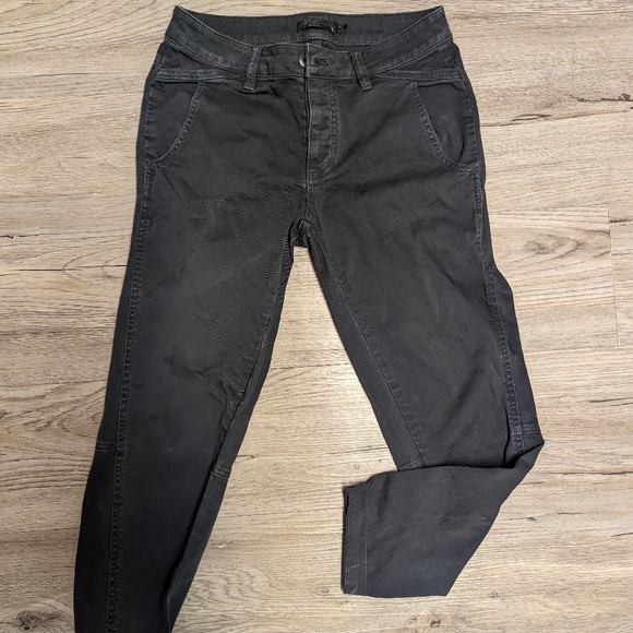 Worn twice, Prana capris, button fly, size 2 - Picture 3 of 7